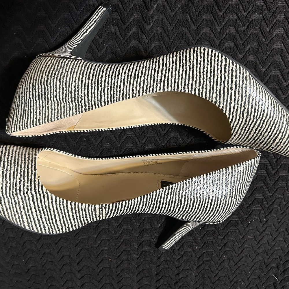 Jones New York Black and White Patterned Heels - Picture 3 of 4
